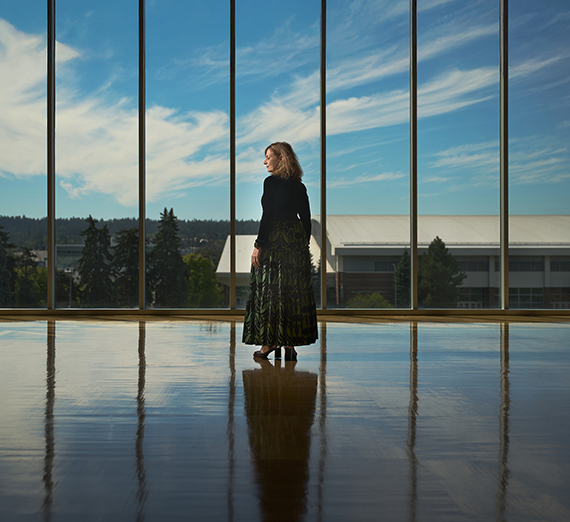 Пассерини машет зрителям на своей инаугурации.